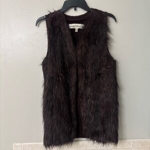 Women’s Faux Fur Vest in deep Plum size Medium EUC
